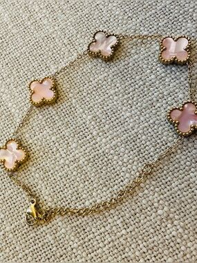 ONLY ONE Gold Bracelet with Pink Clover pearlvibes Elegant Women's Jewelry (New)